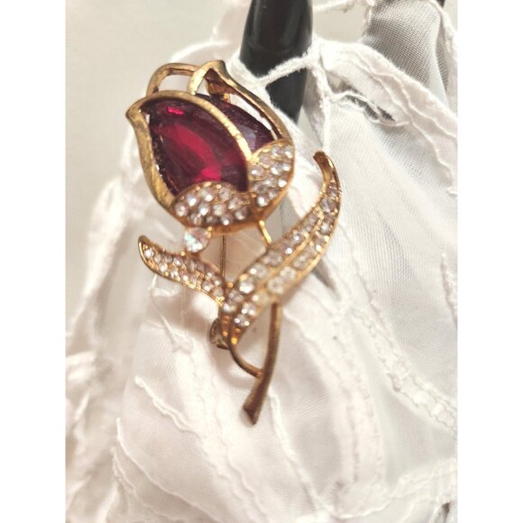Red Tulip Brooch Surrounded by Rhinestones and Gold Tone frame Rose Bud Brooch - Picture 9 of 10